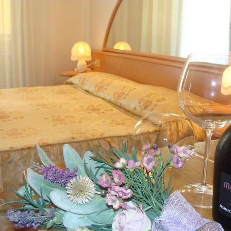 Hotel Villa Luisa Lignano Sabbiadoro Buitenkant foto