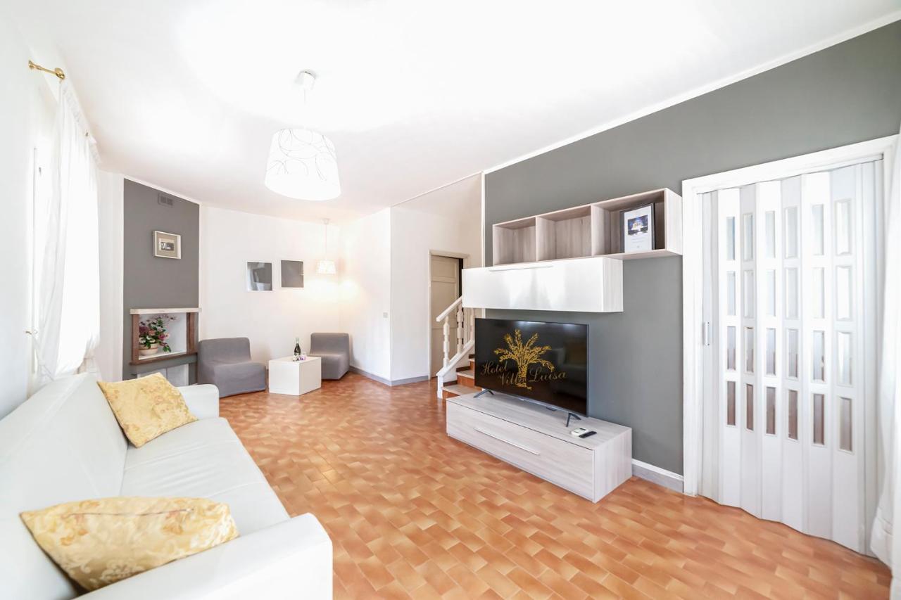 Hotel Villa Luisa Lignano Sabbiadoro Buitenkant foto