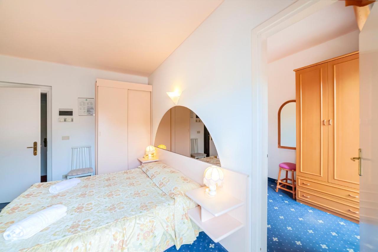 Hotel Villa Luisa Lignano Sabbiadoro Buitenkant foto