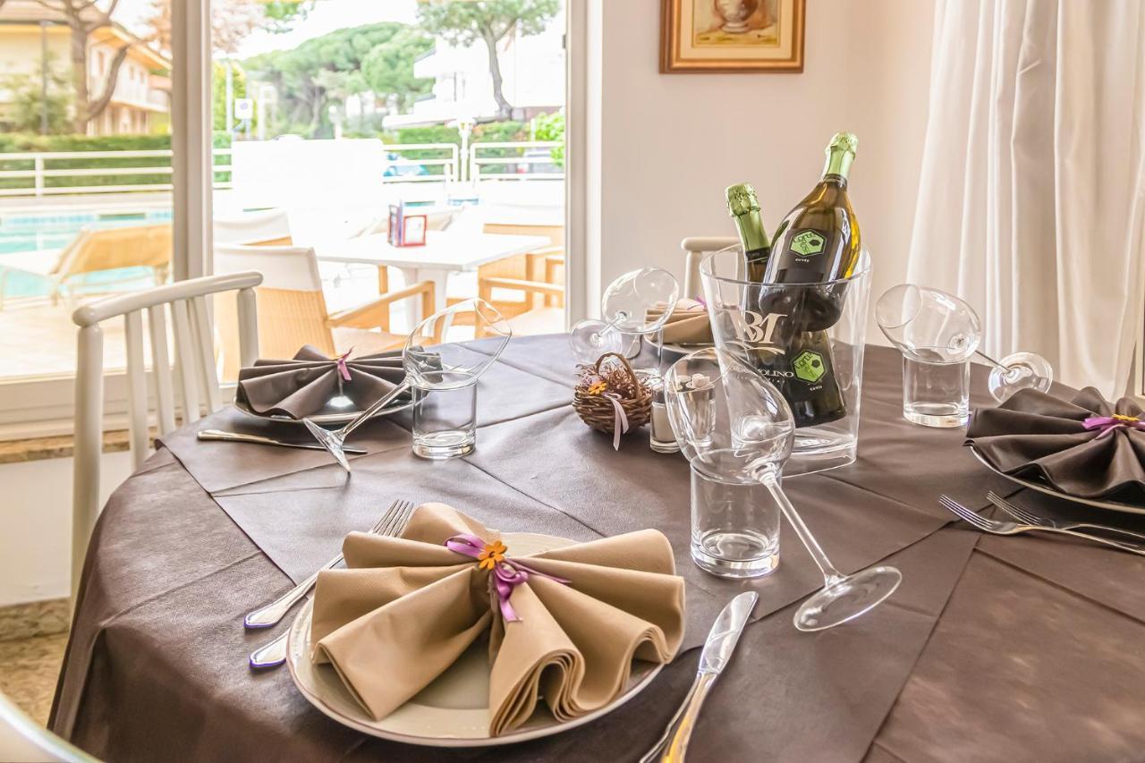 Hotel Villa Luisa Lignano Sabbiadoro Buitenkant foto