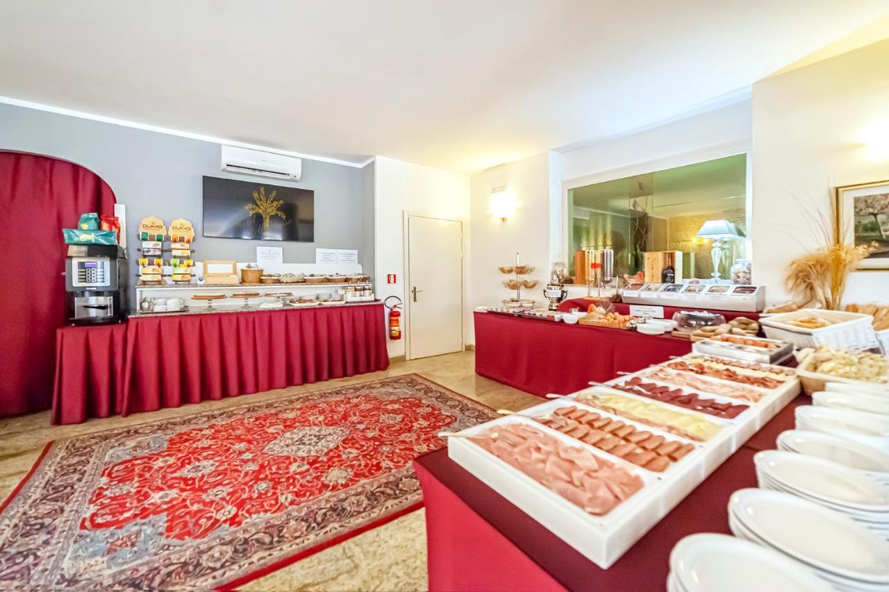 Hotel Villa Luisa Lignano Sabbiadoro Buitenkant foto