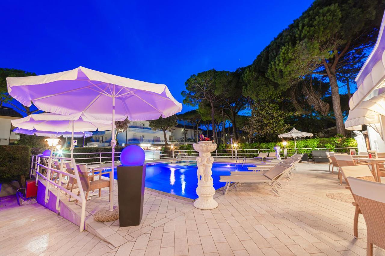 Hotel Villa Luisa Lignano Sabbiadoro Buitenkant foto