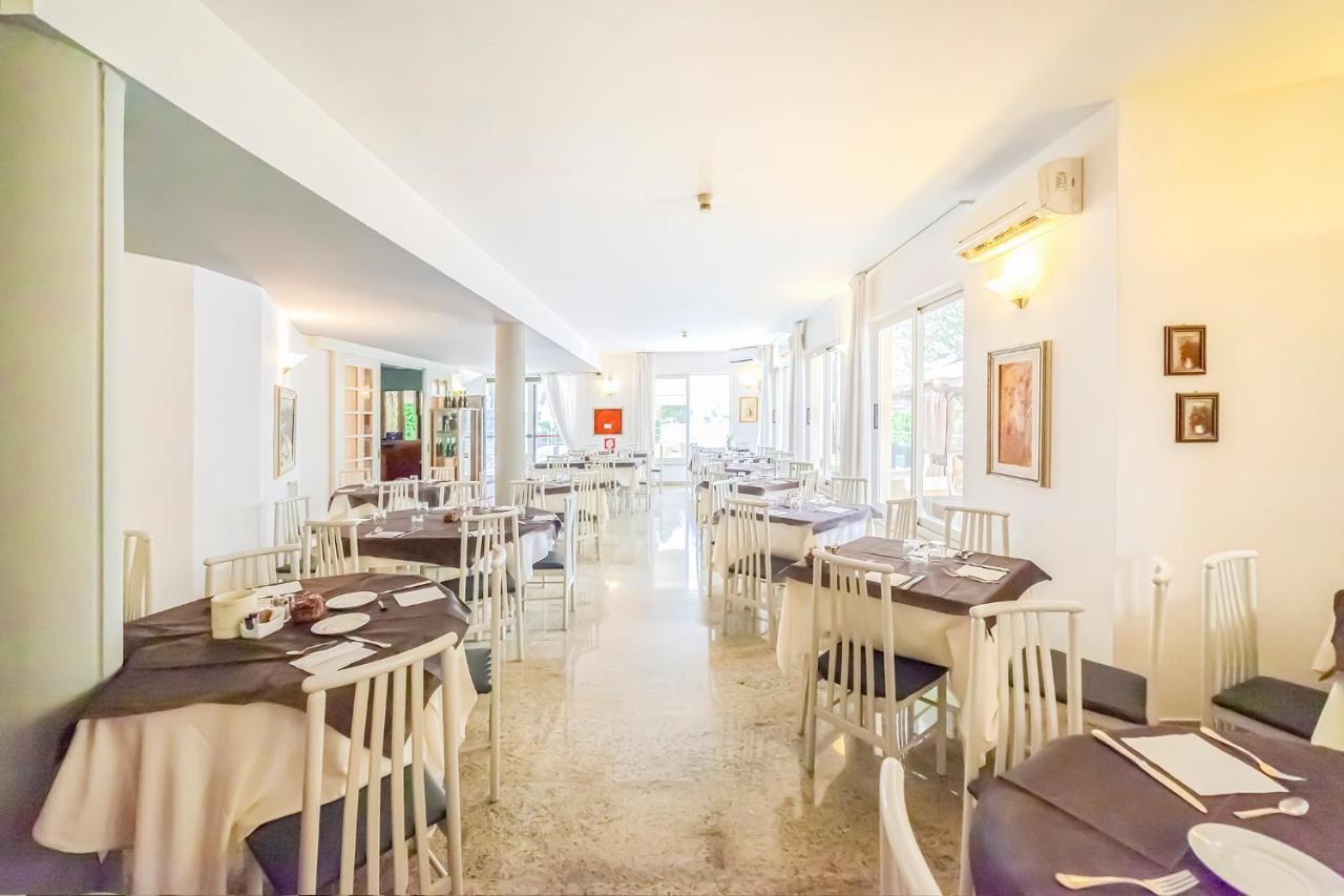 Hotel Villa Luisa Lignano Sabbiadoro Buitenkant foto