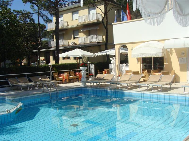 Hotel Villa Luisa Lignano Sabbiadoro Buitenkant foto