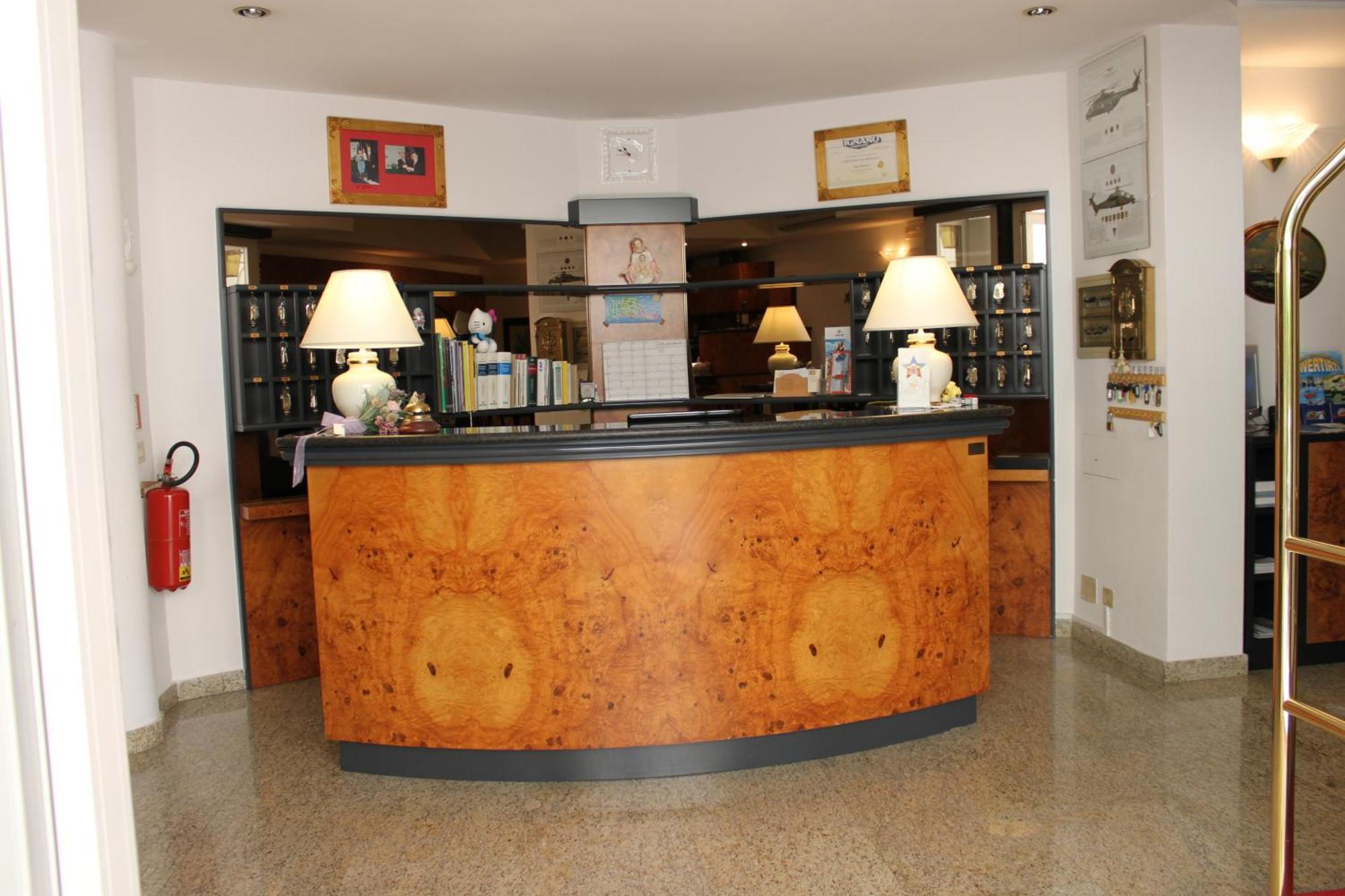 Hotel Villa Luisa Lignano Sabbiadoro Buitenkant foto