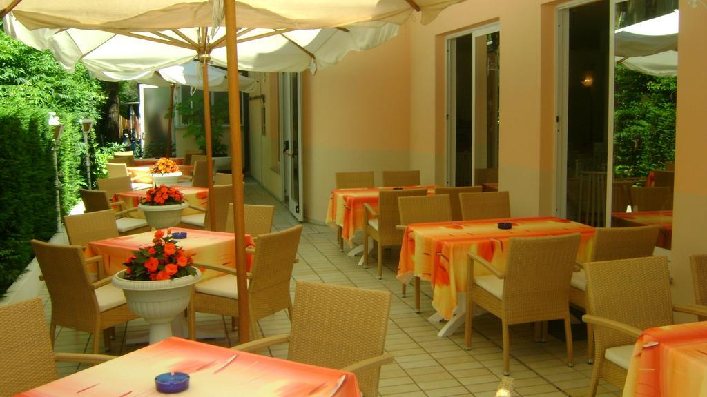 Hotel Villa Luisa Lignano Sabbiadoro Buitenkant foto
