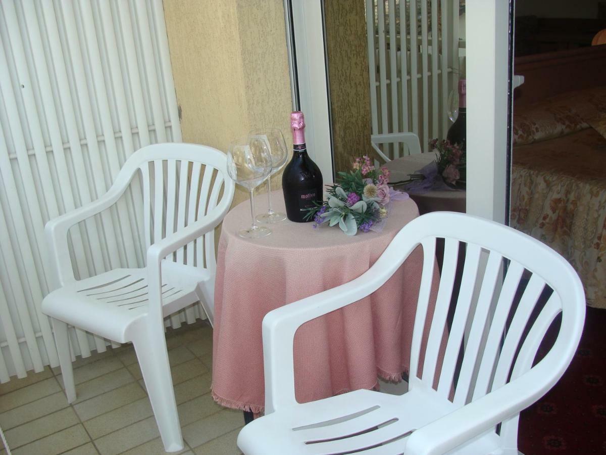 Hotel Villa Luisa Lignano Sabbiadoro Buitenkant foto